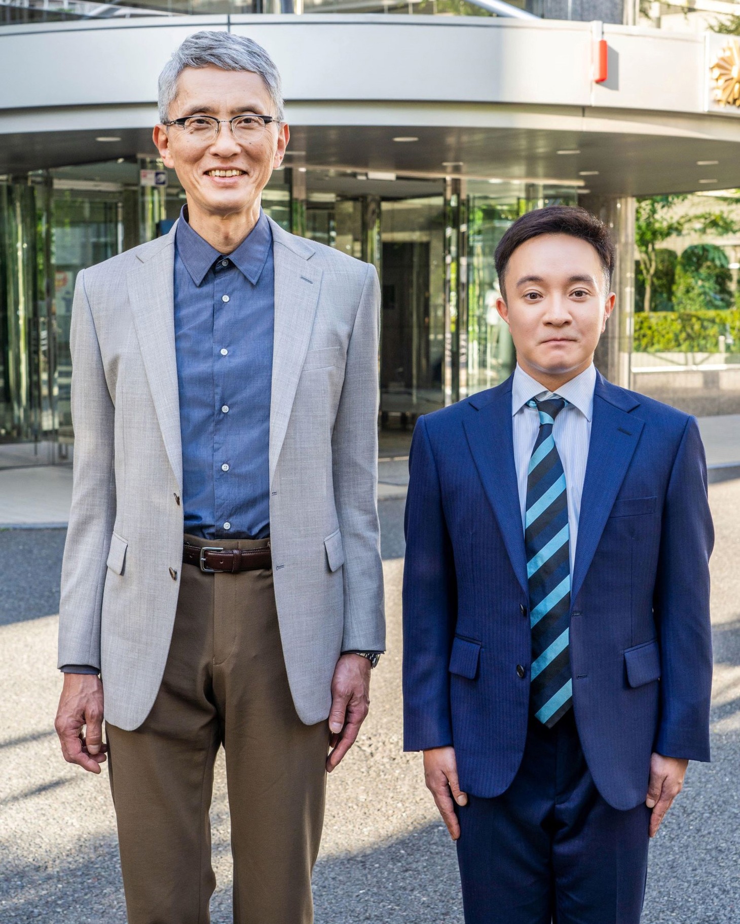 左から松重豊、濱田岳。