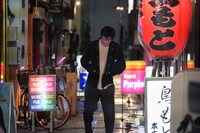 「夜、鳥たちが啼く」