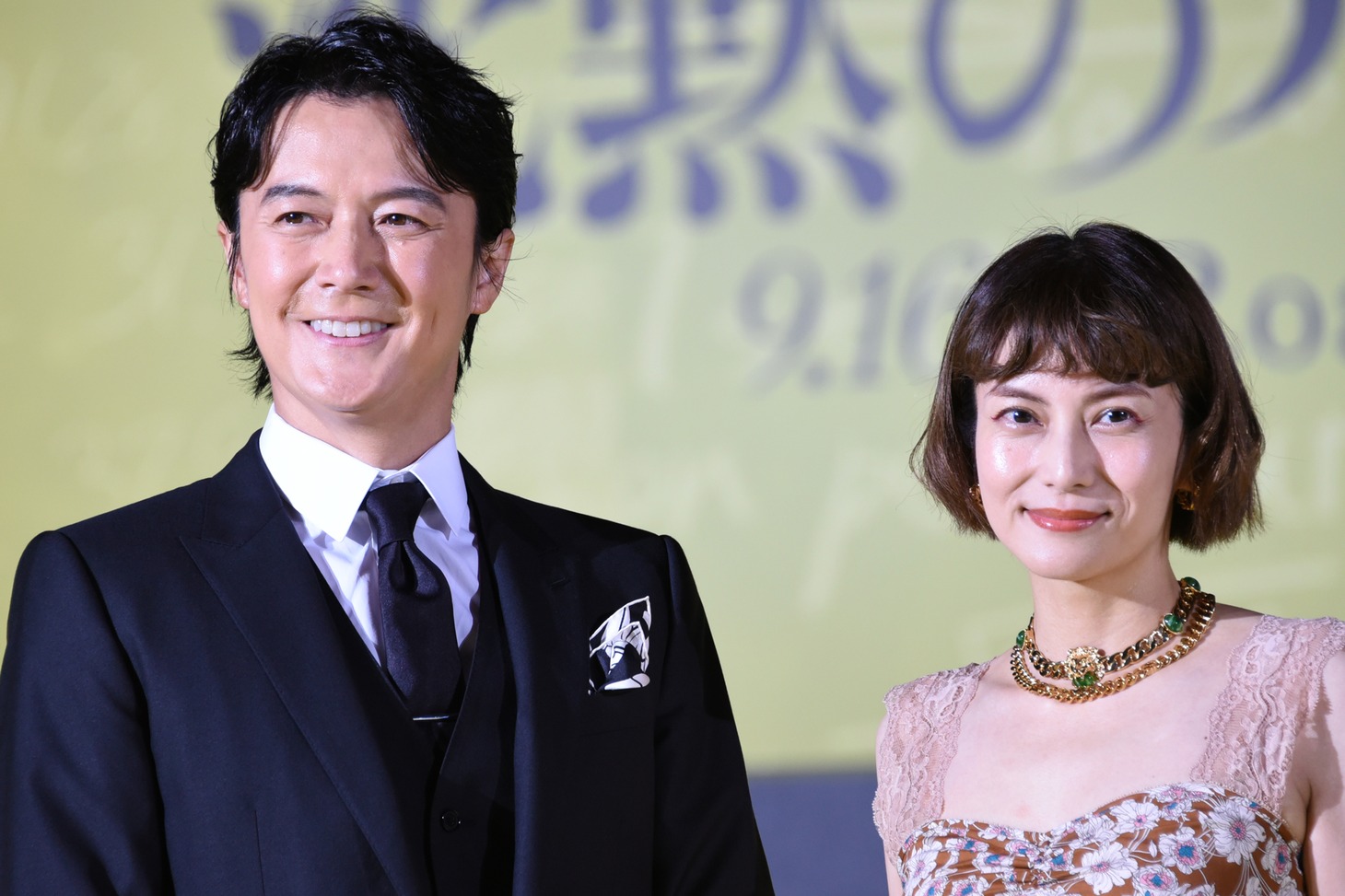 左から福山雅治、柴咲コウ。