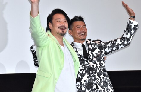 小田井涼平（左）と岩永洋昭（右）。