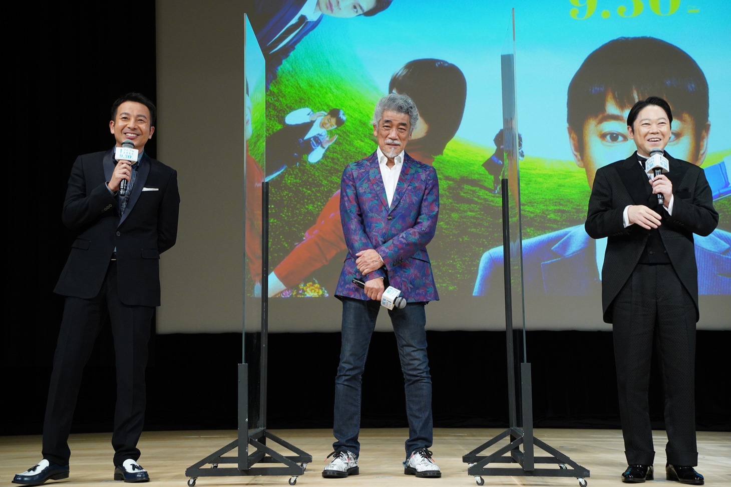 左から坪倉由幸、宇崎竜童、阿部サダヲ。
