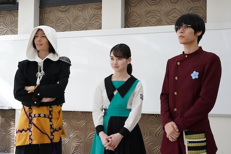 左から犬飼貴丈、山田杏奈、萩原利久。