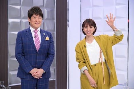 左から林修、満島ひかり。