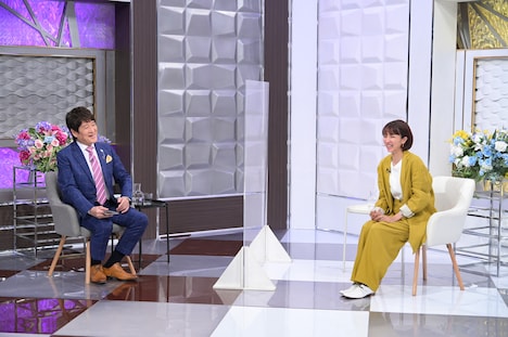 左から林修、満島ひかり。