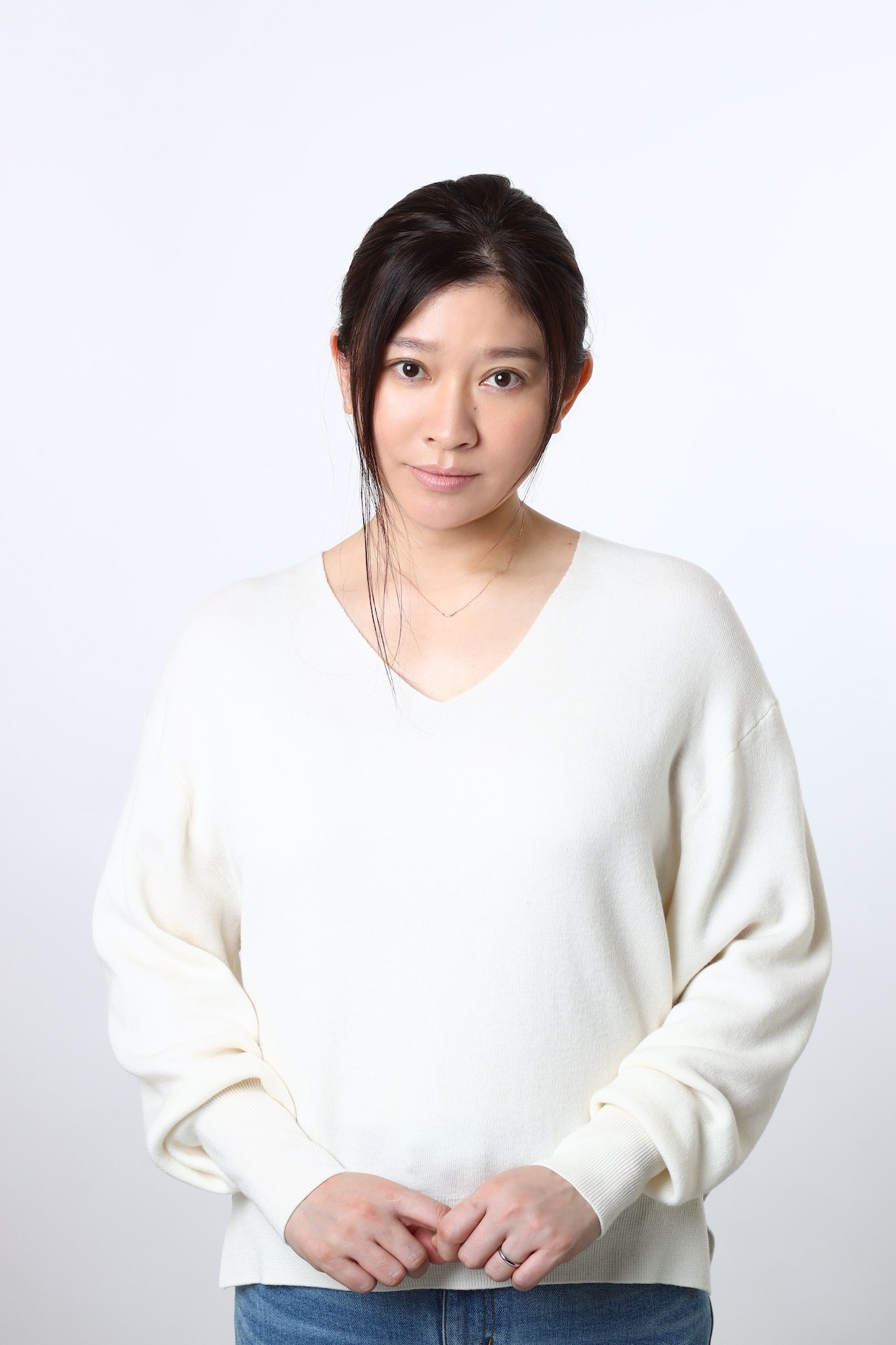 佐倉律子を演じる篠原涼子。