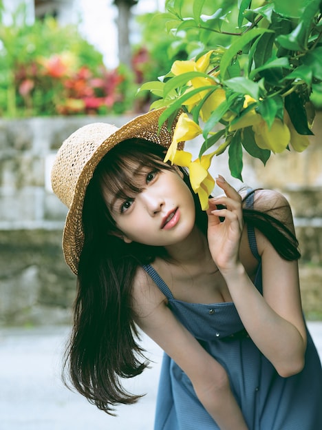高橋ひかる写真集「Adorable」より。(撮影:柴田フミコ / 集英社)