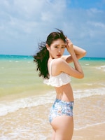 高橋ひかる写真集「Adorable」より。（撮影：柴田フミコ / 集英社）