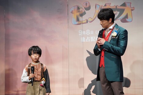 左から川原瑛都、山本耕史。