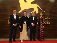 第79回ヴェネツィア国際映画祭レッドカーペットの様子。(c)Kazuko Wakayama