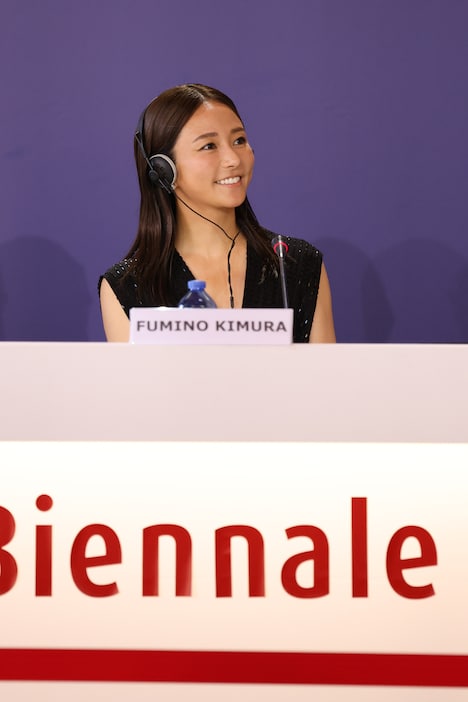 第79回ヴェネツィア国際映画祭公式記者会見に参加した木村文乃。(c)Kazuko Wakayama