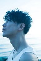 「佐藤健 2023年“TRAVELOGUE CALENDAR”『Origin』」より。