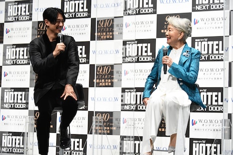 左からディーン・フジオカ、草笛光子。