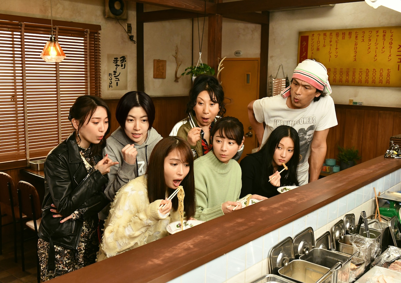 木村文乃ら出演「七人の秘書」劇中カット公開、広瀬アリスはドレス姿に