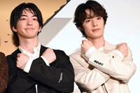 左から前田公輝、塩野瑛久。