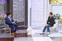 左から林修、菅田将暉。