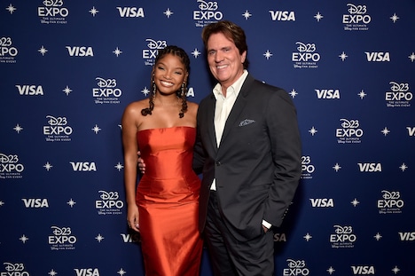 左からハリー・ベイリー、ロブ・マーシャル。