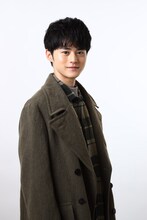 戸川湊斗役の鈴鹿央士。