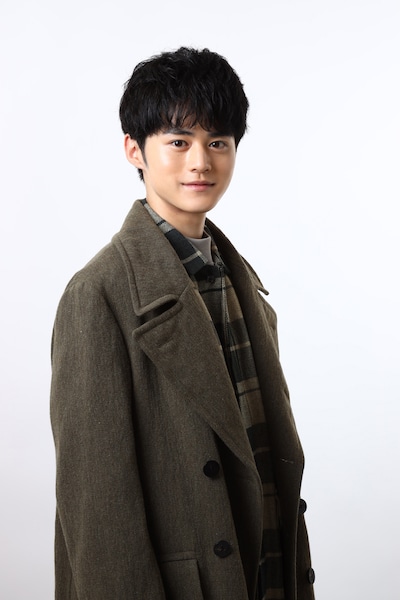 戸川湊斗役の鈴鹿央士。