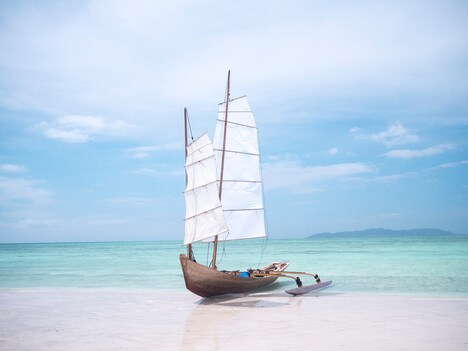 「丸木舟とUFO」