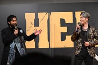 左から吉原光夫、MIYAVI。