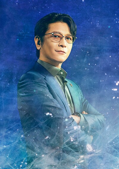 鐘場正和を演じる及川光博。