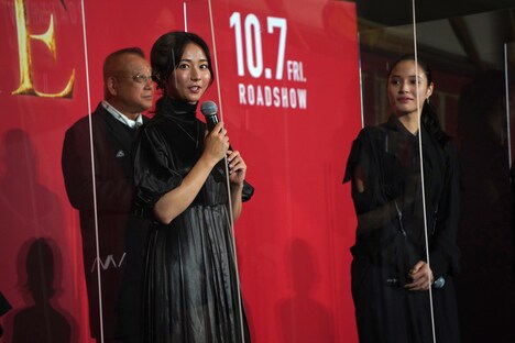 木村文乃（中央左）