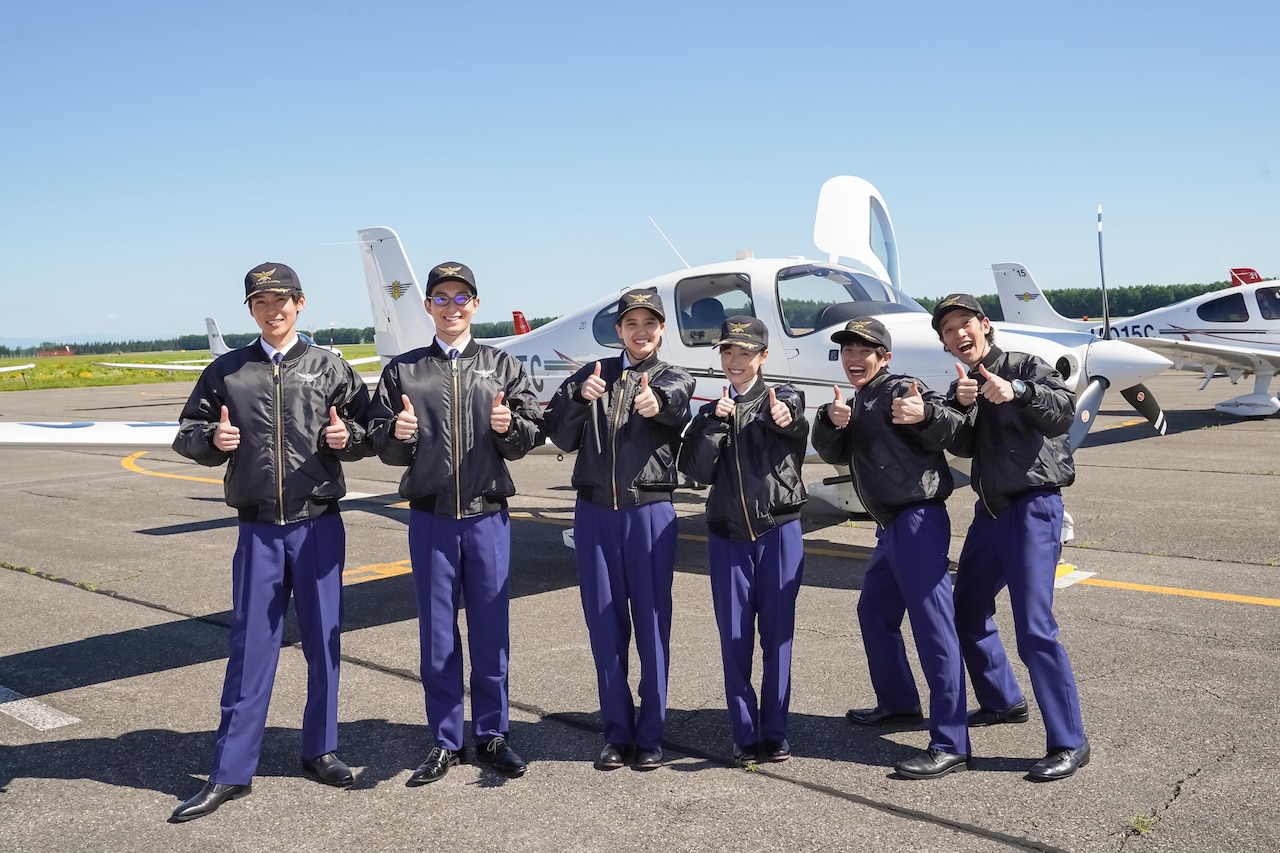 福原遥が空の青さにびっくり、朝ドラ「舞いあがれ！」北海道ロケ快調