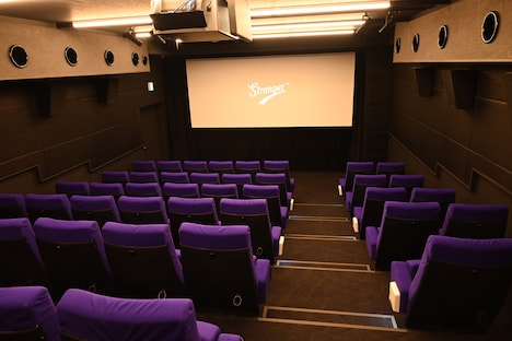 映画館Stranger劇場内観。最上段からの眺め。