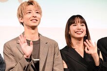 左から高杉真宙、関水渚。