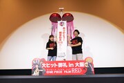 「ONE PIECE FILM RED」舞台挨拶の様子。左から田中真弓、山口勝平。