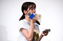 奈緒からの手紙に涙する永野芽郁。