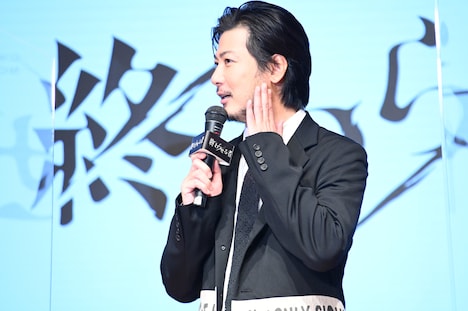 ひげのつむじを発見したことを明かす玉山鉄二。