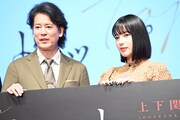 左から唐沢寿明、石井杏奈。