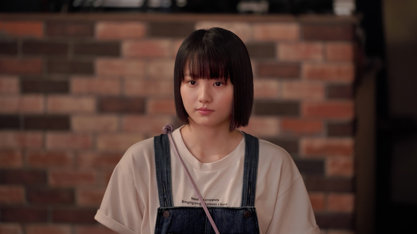 片田陽依演じる玲奈。