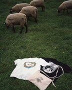 「LAMB／ラム」日本公式グッズ第2弾イメージ。