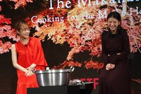 左から森七菜、出口夏希。