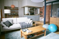 鈴が富と同居する高級マンション。