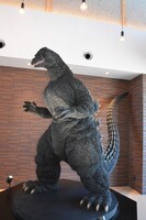 北海道・道の駅おとふけ「なつぞらのふる里」にあるヒューマンサイズゴジラ展示。