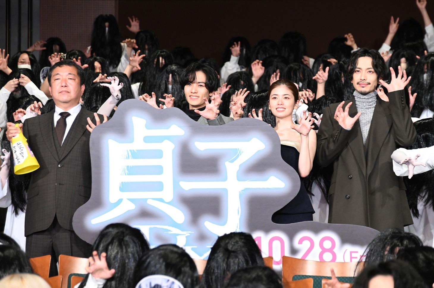 「貞子DX」完成披露試写会の様子。左から木村ひさし、川村壱馬、小芝風花、黒羽麻璃央。