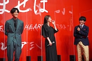 左から松坂桃李、内田理央、中川翼。