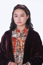 伊藤香役の箭内夢菜。