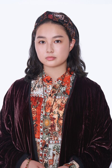 伊藤香役の箭内夢菜。