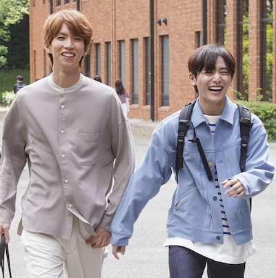 左からはじめしゃちょー演じるサトル、山田涼介演じる浦島エイジ。