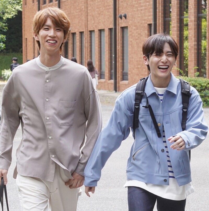 左からはじめしゃちょー演じるサトル、山田涼介演じる浦島エイジ。