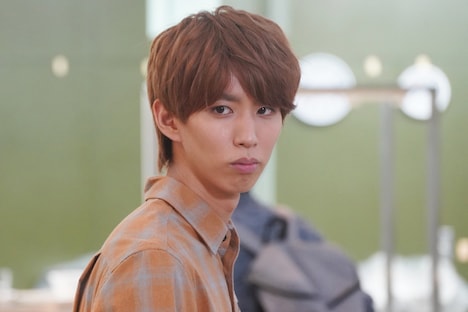 はじめしゃちょー演じるサトル。