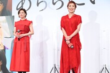 映画のイメージカラーである赤色の衣装で登場した広末涼子（左）、寺島しのぶ（右）。