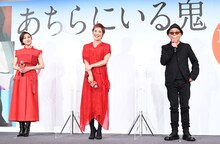 左から広末涼子、寺島しのぶ、廣木隆一。