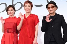 左から広末涼子、寺島しのぶ、廣木隆一。