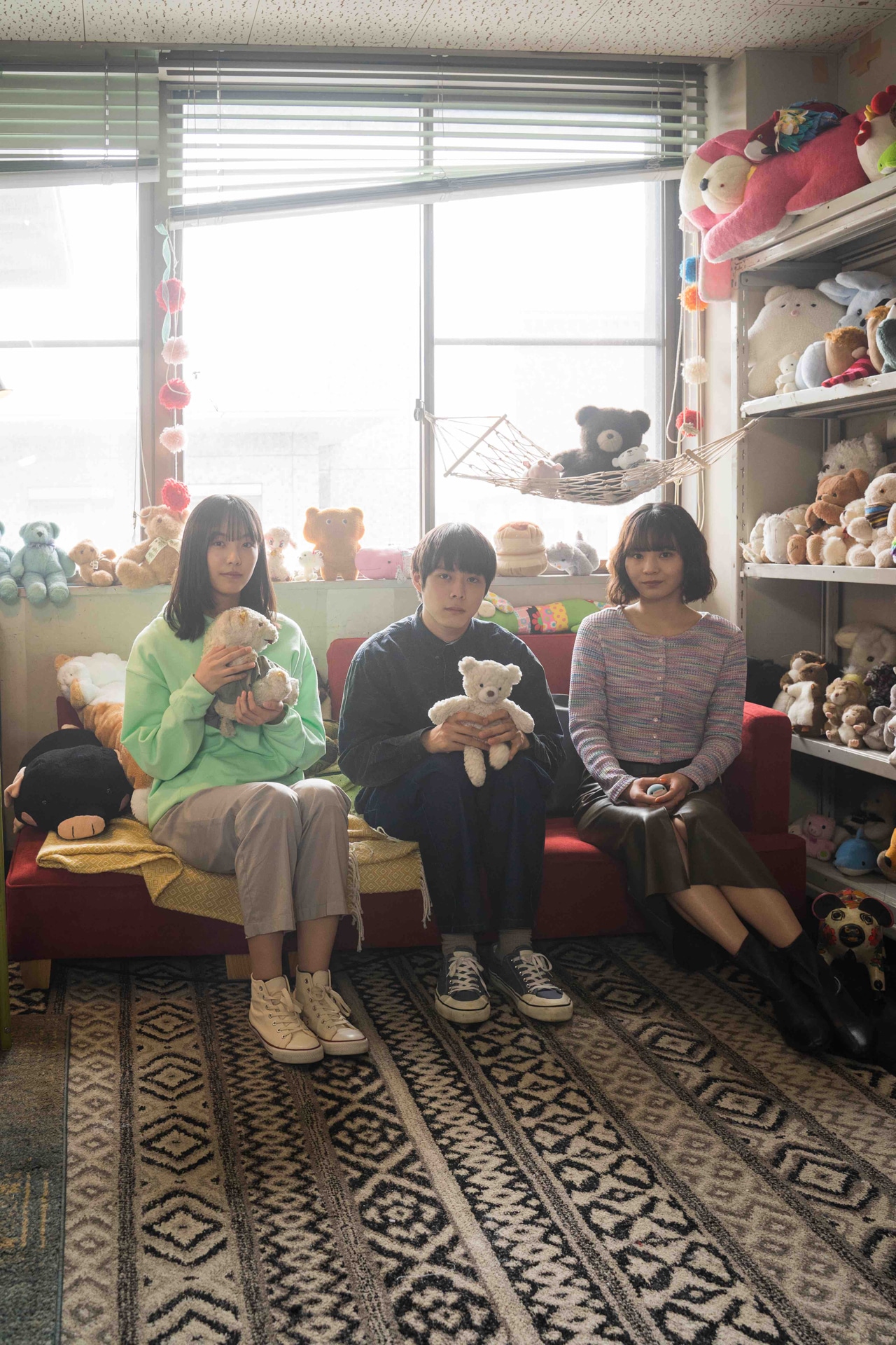 左から駒井蓮、細田佳央太、新谷ゆづみ。