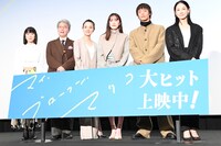 「マイ・ブロークン・マリコ」公開記念舞台挨拶の様子。左からタナダユキ、尾美としのり、奈緒、永野芽郁、窪田正孝、吉田羊。